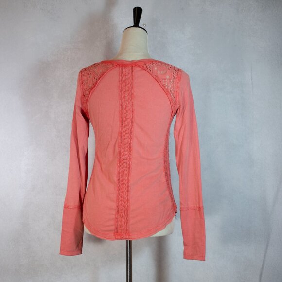 Free People Gold Coast Henley Top Lace Buttoned Blouse Washed Red Coral Size SP - Picture 5 of 12